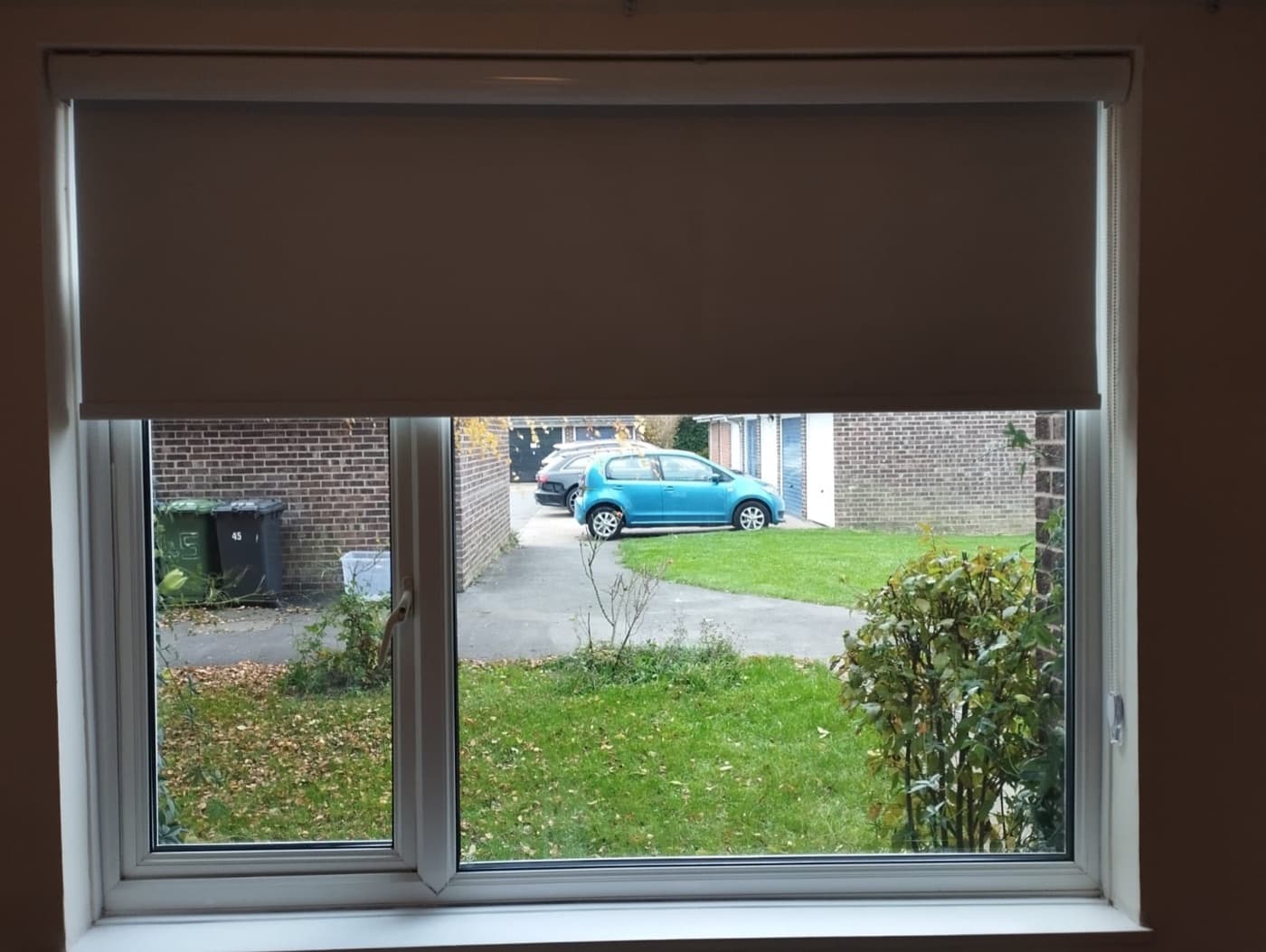Roller Blinds, install 3