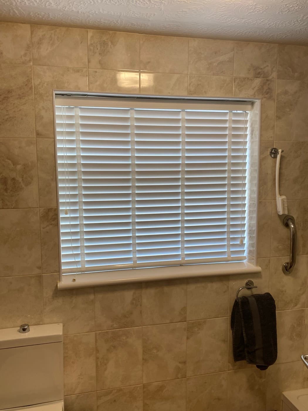 Venetian Blinds, install 5