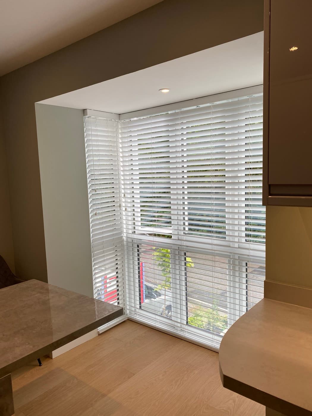 Venetian Blinds, install 6